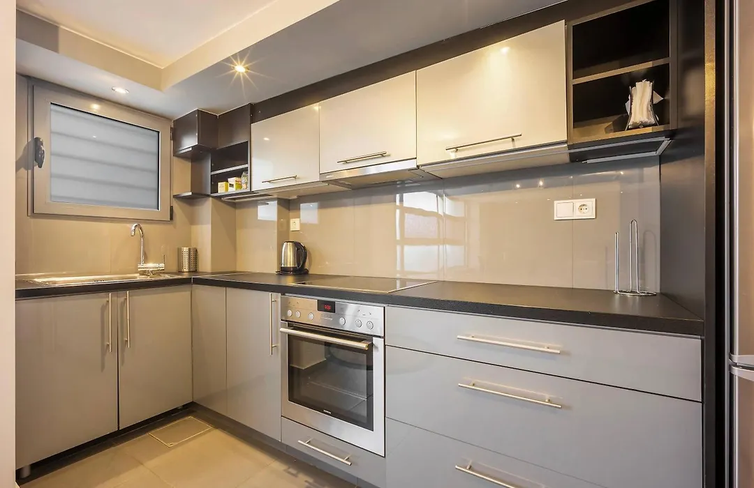 Modern & Spacious 1Br In Gazi L Private Balcony-1